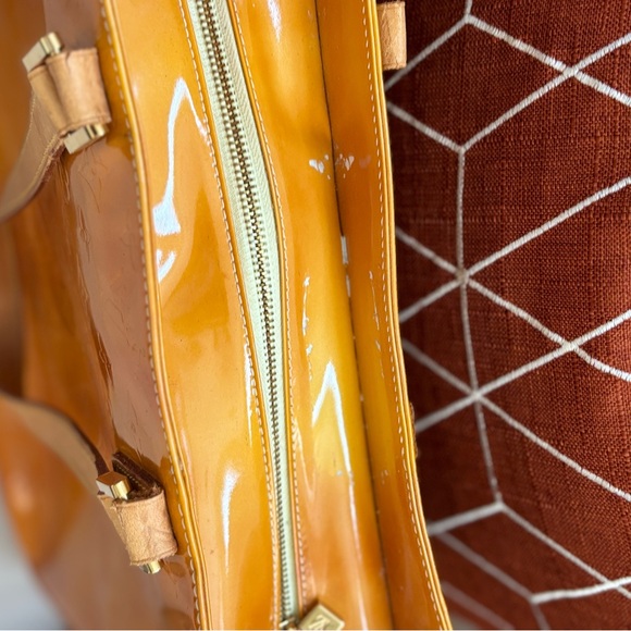 LOUIS VUITTON Monogram
Vernis Columbus Tote Bag - Picture 4 of 10